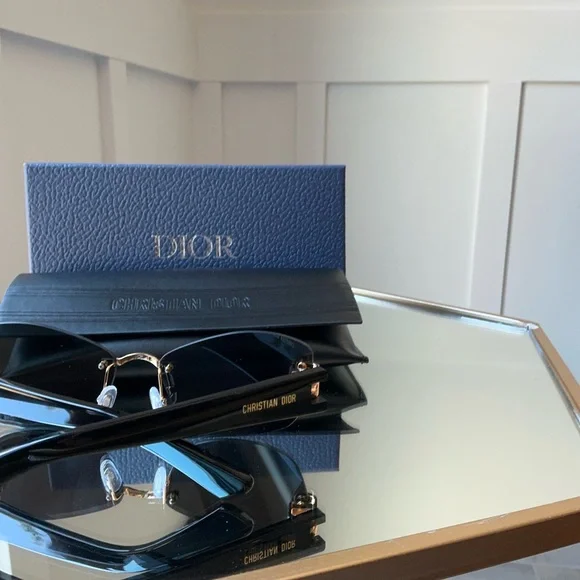 Dior Men's Black Sunglasses with Gold Hardware - Picture 5 of 10